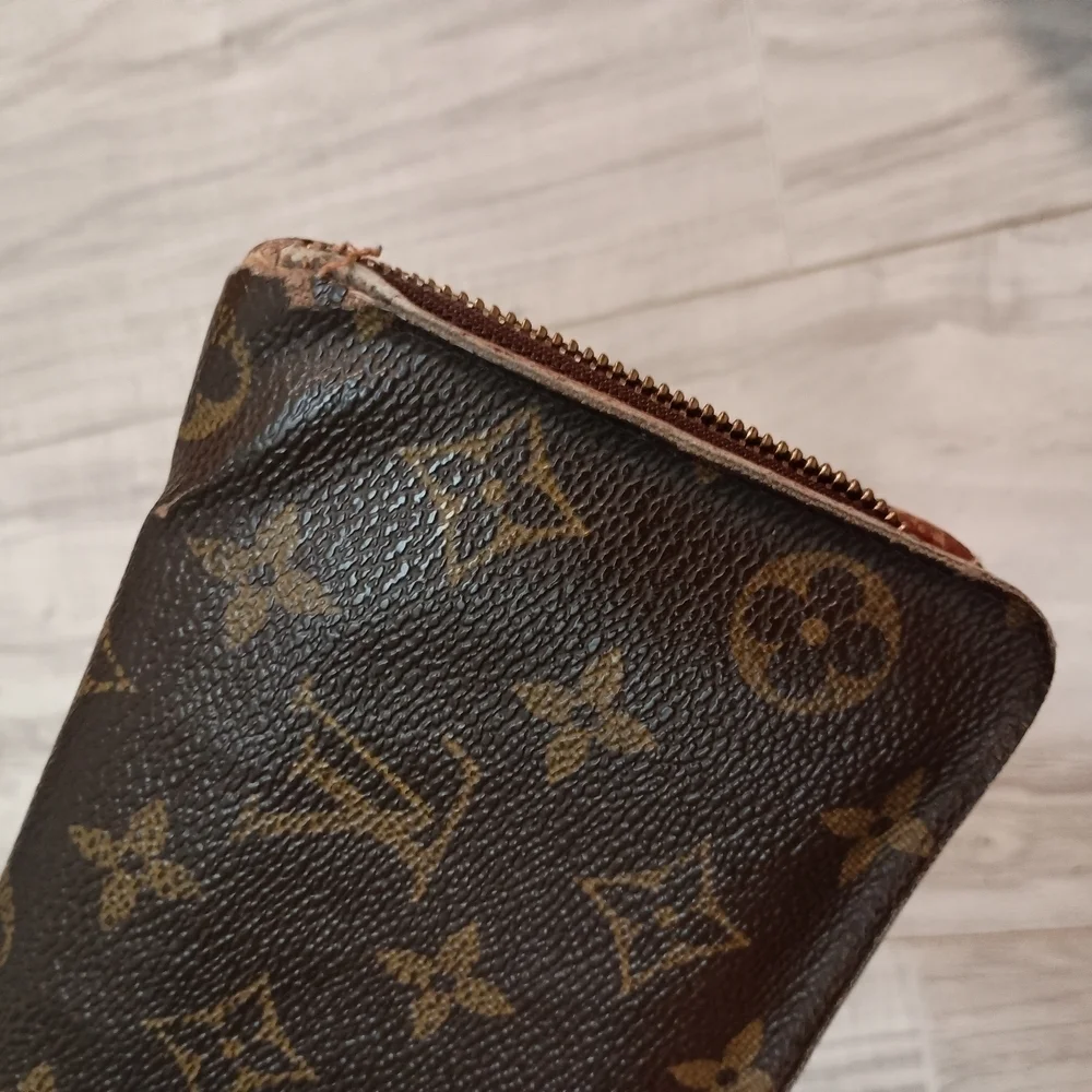 Louis Vuitton Long Round zipper Monogram Wallet